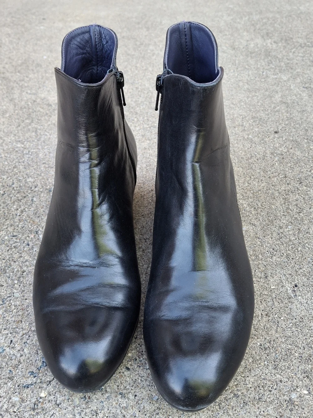 Van Eli Women's Black Leather Ankle Boots - Classic Zip Side Style, Size 9